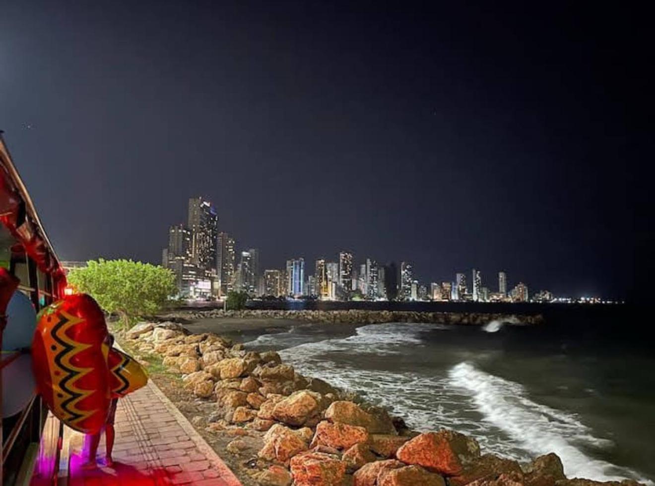 Edificio Frente Al Mar Con Playas Tranquilas Cartagena